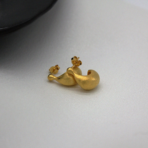 PEBBLE GLOW HOOP EARRINGS (GOLD)