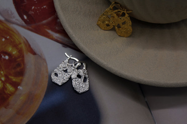 EROSION HOOP EARRINGS (GOLD)