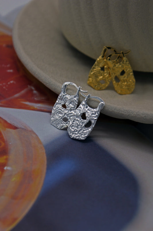 EROSION HOOP EARRINGS (SILVER)