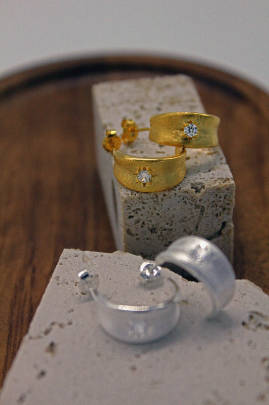 NOVA GLOW HOOP EARRINGS (GOLD)