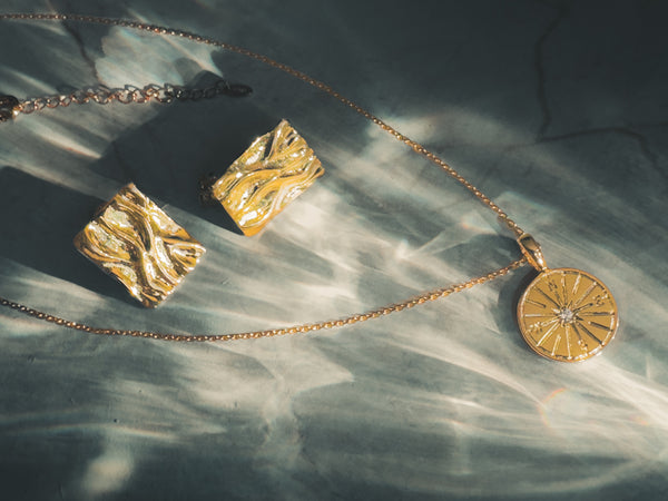 COMPASS COIN NECKLACE