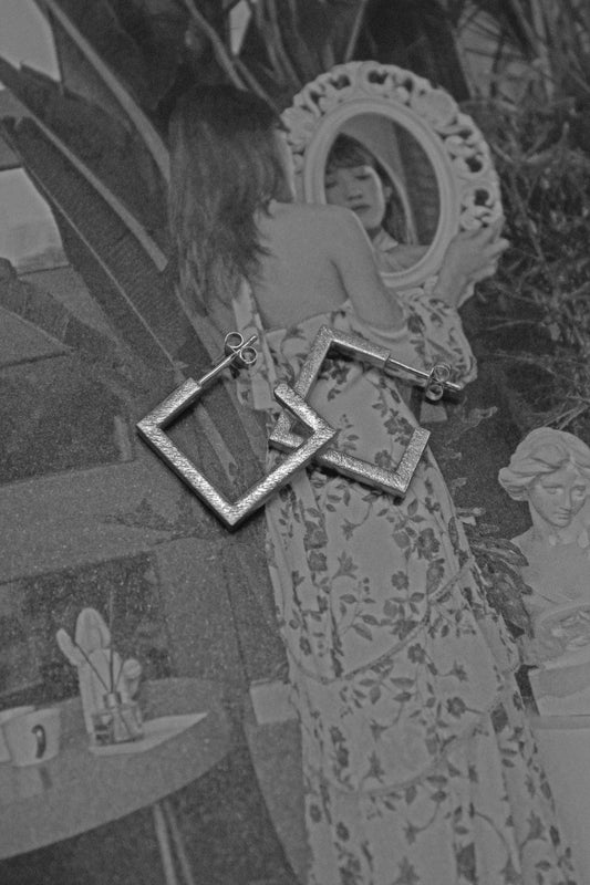 TEXTURED SQUARE HOOP EARRINGS (SILVER)