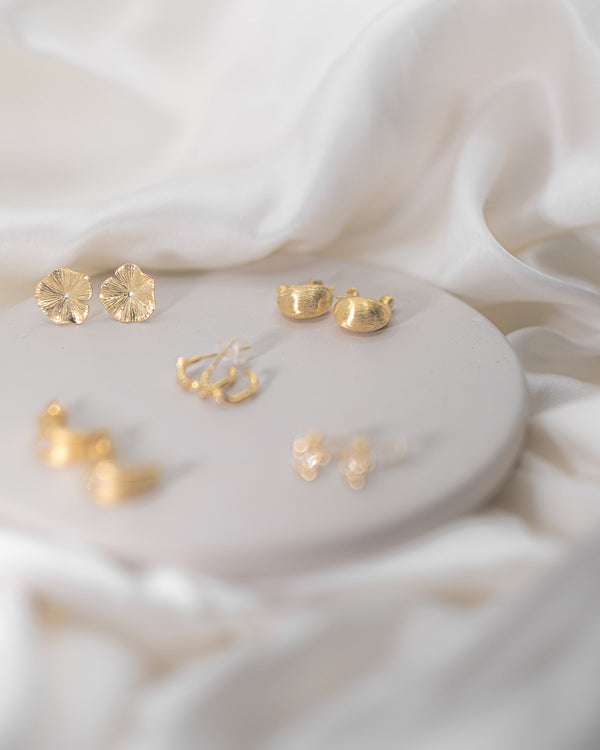 PEBBLE GLOW HOOP EARRINGS (GOLD)