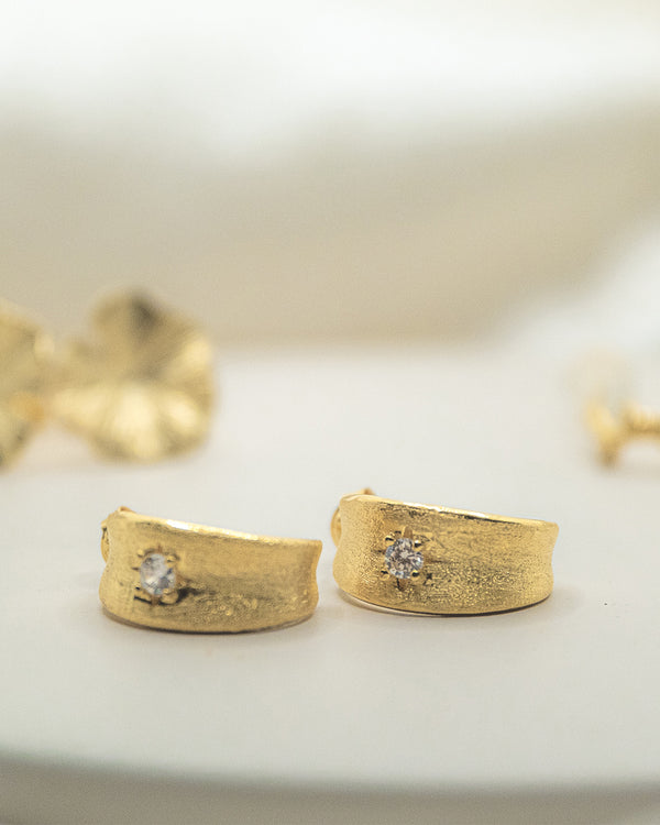 NOVA GLOW HOOP EARRINGS (GOLD)