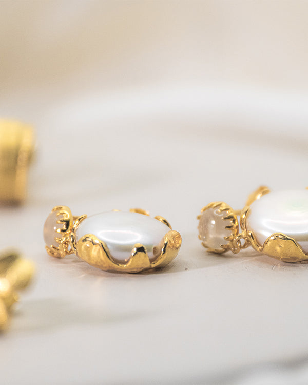 PEARL & MOONSTONE EARRINGS (GOLD)